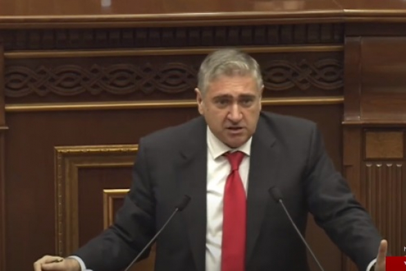 «Гражданин – теперь также материал для обложения пошлинами»: депутат против нового законопроекта (видео)
