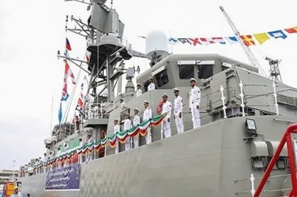 ВМС Ирана отправили в открытое море боевую и учебную флотилию военных кораблей