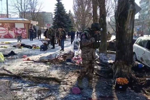 В результате обстрела рынка в Донецке погибли, по меньшей мере, 27 человек