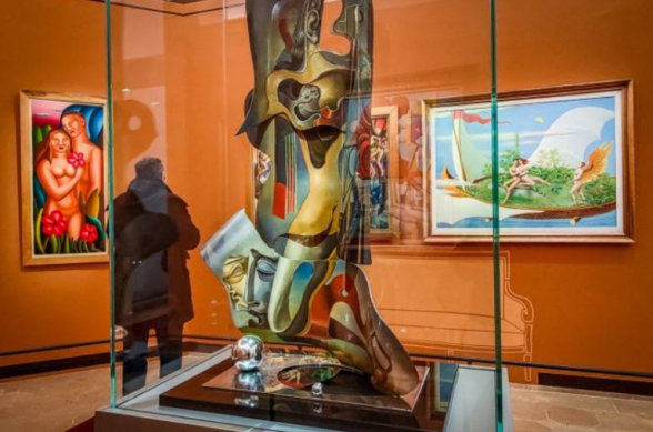 Փարիզի Պիկասոյի թանգարանում ներկայացվել է Երվանդ Քոչարի ստեղծած տարածանկարը