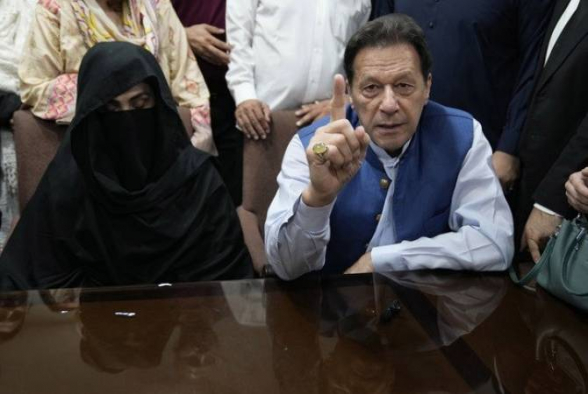 Պակիստանի նախկին վարչապետն ու նրա կինը ապօրինի ամուսնության համար 7 տարվա ազատազրկման են դատապարտվել