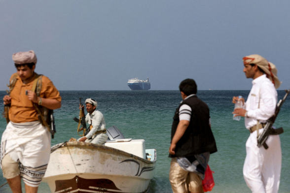Хуситы атаковали судно Великобритании у берегов Йемена
