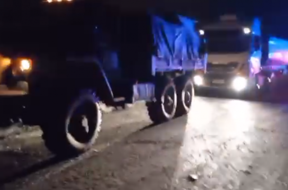 Աղվանի-Տաթև ավտոճանապարհին բեռնատարն ընդունել էր մկրատաձև դիրք․ օգնության են հասել փրկարարները (տեսանյութ)