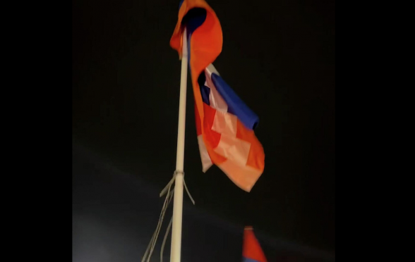 Ֆրանսիայի հրապարակում վերականգնվեց Արցախի դրոշը (տեսանյութ)