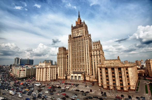 Россия тщательно проверяет и обсуждает с Баку сообщения в СМИ о поставках оружия Украине – Захарова