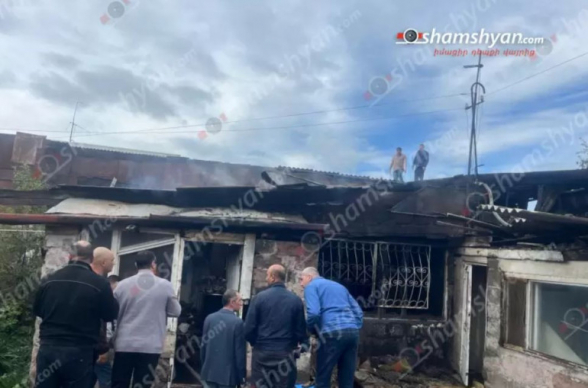 Գյումրիում բռնկված տան կրակը մարելուց հետո հրշեջները ննջասենյակում հայտնաբերել են 3 և 5 տարեկան երեխաների դիեր