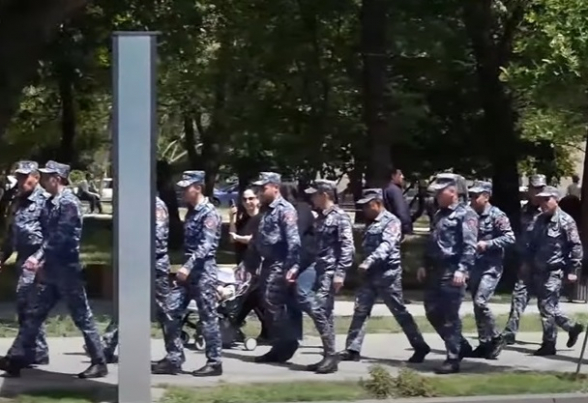 Перед акцией протеста в центр Еревана стянуты большие силы полиции (видео)