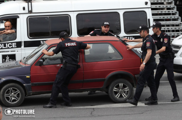 9 участников акции протеста в Ереване доставлены в полицию