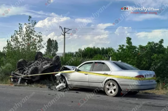 Արմավիր-Գյումրի ճանապարհին բախվել են «Mercedes»-ը և «ՈւԱԶ»-ը․ վերջինը գլխիվայր շրջվել է