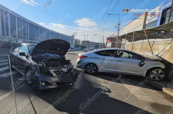 Երևանում բախվել են «Hyundai Elantra»-ն և «Toyota Corolla»-ն. 4 հոգի տեղափոխվել է հիվանդանոց