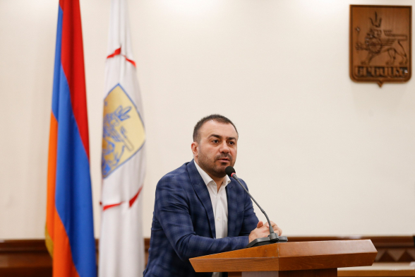 Բա դու ի՞նչ էիր անում․ Էրդողանին էիր քծնում ու հեծանիվ քշում