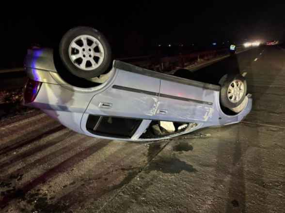 Աշտարակ-Երևան ավտոճանապարհին բախվել են «Opel»-ը և «KIA»-ն, ինչի հետևանքով «Opel»-ը շրջվել է