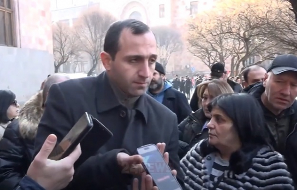 Փաշինյանը պարտավոր է իջնել ու խոսել տնտեսվարողների հետ, անգամ ներկայացուցիչ չեն ուղարկում․ Արշակ Սարգսյան (տեսանյութ)