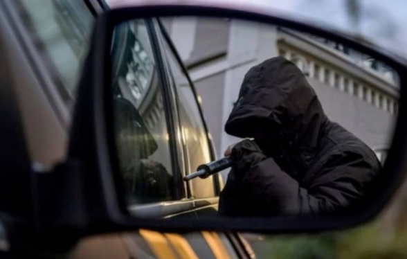 Երևանում թալանել են ՔԿ հատկապես կարևոր գործերով գլխավոր վարչության պաշտոնյայի մեքենան