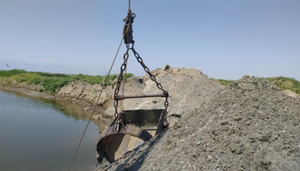 Երևանի քաղաքապետարանի իրավաբանական վարչության պետի կնոջ ընկերությունը գյուղնշանակության հողից ավազ է արդյունահանել.