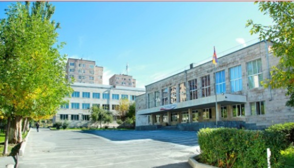 Երևանի թիվ 196 հիմնական դպրոցում գողացել են Հայաստանի հանրային հեռուստաընկերության խմբագիրներից մեկի դստեր հեռախոսը