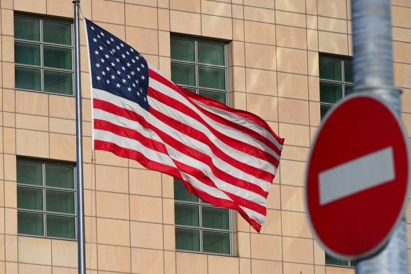 США могут закрыть почти 30 посольств и консульств за рубежом