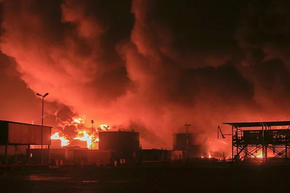 Число погибших при ударах США по нефтяному порту в Йемене возросло до 74