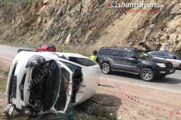 Սյունիքի մարզում 60-ամյա վարորդը «Honda»-ով դուրս է եկել երթևեկելի գոտուց, բախվել հողաթմբին և կողաշրջվել․ կա 3 վիրшվnր