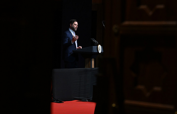 Вице-президент США предложил остановить конфликт на Украине на нынешней линии соприкосновения