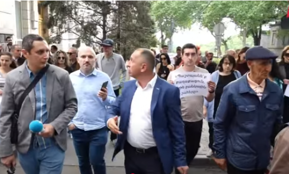 Акция протеста у здания Центробанка против банкового «террора» (прямой эфир)