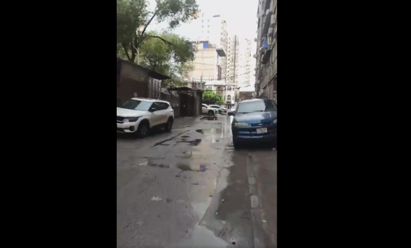 Ահազանգ. Երևանի շենքերից մեկում կոյուղաջրերը լցվում են բակը (տեսանյութ)