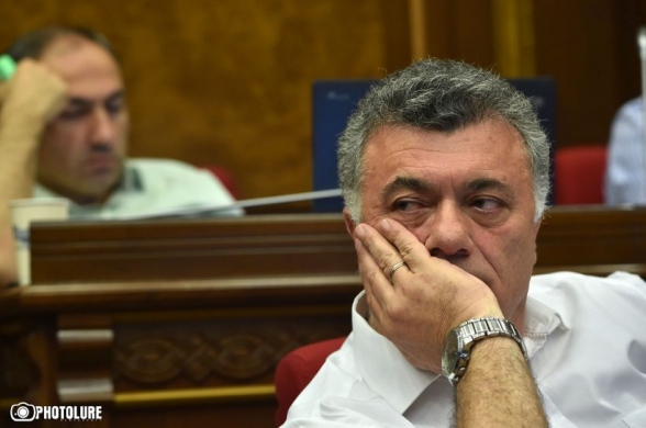 Սողացող նենգություն ընդդիմության ներսում