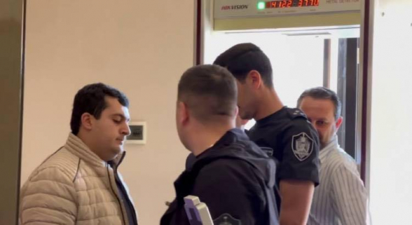 Քաղաքապետարանի ձերբակալվածներից մեկը բարձրաստիճան պաշտոնյայի որդի է․ «Հրապարակ»