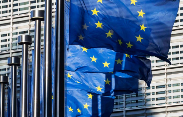 ЕС обсуждает идею отключения более 20 банков от SWIFT в рамках санкций против РФ