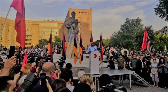 Дань уважения памяти основателя Первой Республики Армения Арама Манукяна (видео)