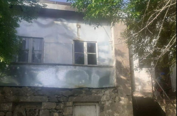 Ադրբեջանի կրակոցներից Խոզնավարում վնասված բնակելի տունը 94-ամյա կնոջ է պատկանում, ով միայնակ է ապրում (տեսանյութ)