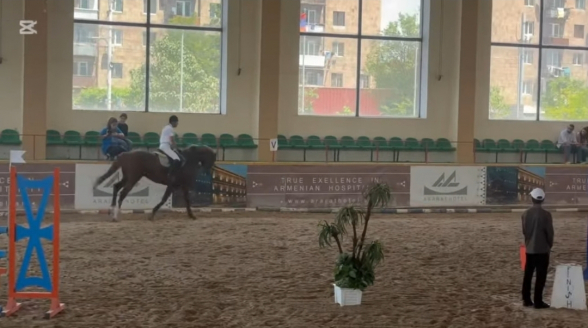 Շոուներով ու բյուջեի մսխումներով ակունքների հետ կապված ու պայքարող սերունդ չես դաստիարակի