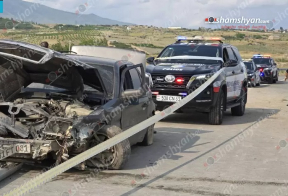 Ապարանում բախվել են «Renault»-ն ու «Toyota RAV4»-ը. 2 վիրшվորներից մեկը 9-ամյա տղա է