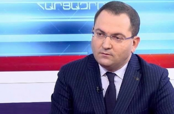 Երևանի կենտրոնում մի տղամարդ հետապնդում է, քաշքշում տարբեր կանանց և աղջիկների. փաստաբան