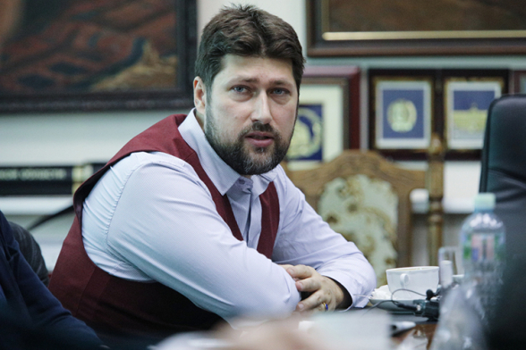 Пашиняну нужно, чтобы внутри армянского общества не было идей и сил, способных изменить ситуацию – Василий Колташов (видео)