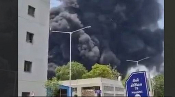 В Индии разбился пассажирский самолет (видео)