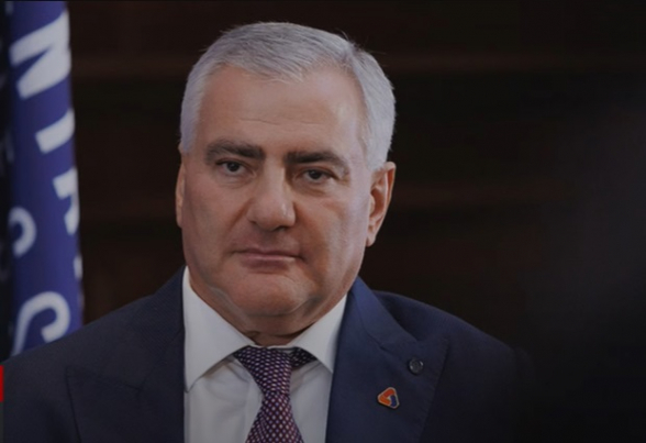 Լարված իրավիճակ Սամվել Կարապետյանի տան մոտ (տեսանյութ)