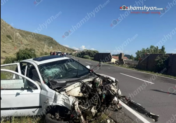 Գեղարքունիքի մարզում 23-ամյա վարորդը «Opel Astra»-ով բախվել է բետոնե պատնեշին, ինչի հետևանքով մեքենայի շարժիչը պոկվել և շպրտվել է․ կան վիրшվորներ