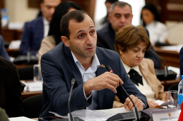 Аршак Саркисян: «Член Совета старейшин от фракции «Гражданский договор» – лжец, клеветник и интриган» (видео)