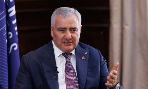 Самвелу Карапетяну запретили контакт с внешним миром