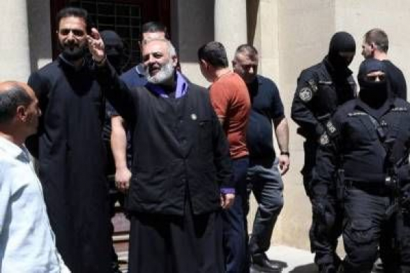 Архиепископ Баграт Србазан переведен в УИУ «Ереван-Кентрон»