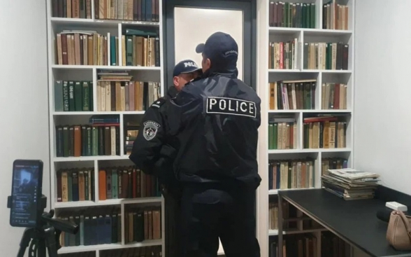 В резиденции Ширакской епархии ААЦ вынюхивают и шарят те же круги, что во время выборов в Гюмри обыскивали офис блока «Мать Армения»