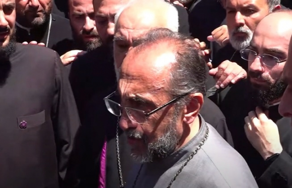 Они выполняют приказы этого безумца, я еду вместе с сотрудниками СНБ – Микаел Србазан (видео)