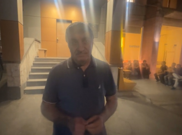 Член фракции «Мать Армения» в Совете старейшин Еревана Самвел Хароян освобождён из здания Следственного комитета (видео)