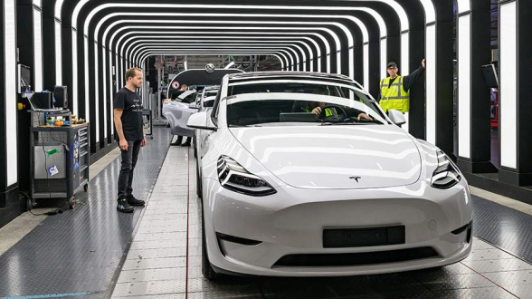 FT узнала об огромных убытках «Tesla» из-за предвыборной поддержки Трампа