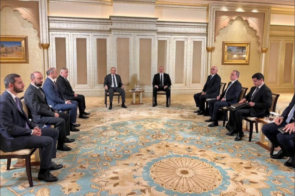 Աբու Դաբիում մեկնարկել է Փաշինյան֊Ալիև հանդիպումը (տեսանյութ)