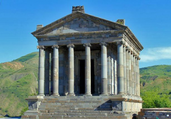 ՅՈՒՆԵՍԿՕ-ի նախնական ցանկում ընդգրկվել են Երևանի ուրարտական ժառանգությունը, Գառնի հնագիտական համալիրը և Քարերի սիմֆոնիան