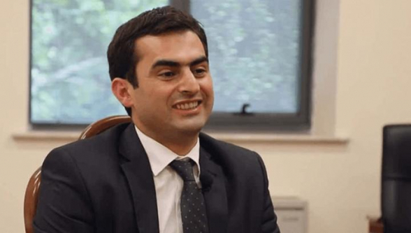 Երկու տողանոց կենսագրություն ունեցող Հակոբ Արշակյանը «դաչա» է գնել․ «Ժողովուրդ»