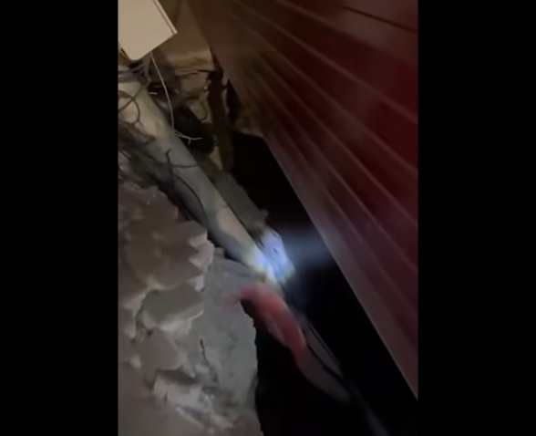 Երևանում աջ ու ձախ շինթույլտվություններ սփռելու արդյունքը. Սարյան-Ամիրյան խաչմերուկում մայթը փլուզվել է (տեսանյութ)