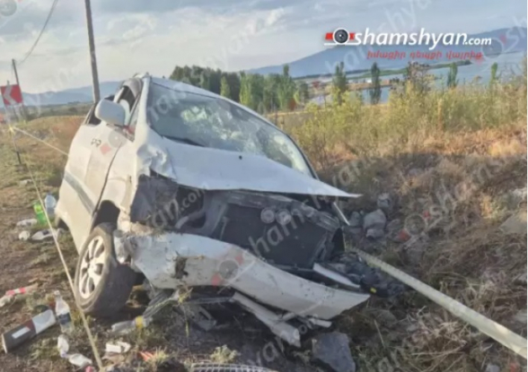 Գեղարքունիքի մարզում 26-ամյա վարորդը «Toyota Alphard»-ով դուրս է եկել երթևեկելի գոտուց, բախվել քարերին և կողաշրջվել․ կա 6 վիրավոր